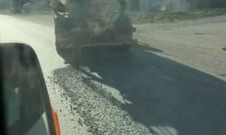 Yola beton dökerek trafikte ilerleyen mikser kamerada