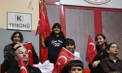 Adana'da 29 Ekim Cumhuriyet Bayramı coşkusu; Kazak dansı ilgi topladı