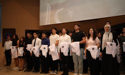 Akdeniz Üniversitesi'nden 330 hekim adayı beyaz önlüklerini giydi