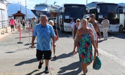 Alanya'ya 2 kruvaziyerle 2 bin 400 turist geldi