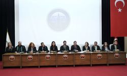 Antalya Barosu'nda yeni dönem Atatürk Anıtı'na çelenkle başladı