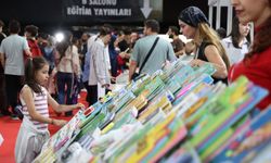 Antalya Kitap Fuarı 3'üncü gününde ziyaretçi akınına uğradı