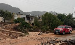 Antalya'da kuvvetli sağanak, sel ve su baskınlarına neden oldu (2)