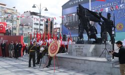Burdur'da çelenk töreni
