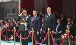 Depremle sessizliğe bürünen Atatürk Caddesi'nde 3 yıl sonra 29 Ekim coşkusu