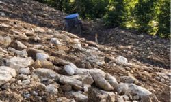 Devrilen traktörün sürücüsü yaralandı