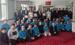 Erkek hafızların belge sevinci