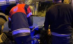 Hafif ticari araç ile TIR çarpıştı: 2 yaralı