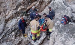 Hatay'da kayalıklardan düşen balıkçı itfaiye ekiplerince kurtarıldı