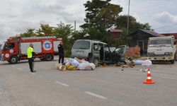 Kamyonet ile hafif ticari araç çarpıştı: 1 ölü, 2 yaralı