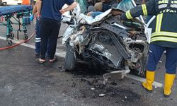 Mersin'de hafif ticari araç TIR'a arkadan çarptı; 2 ölü, 1 yaralı