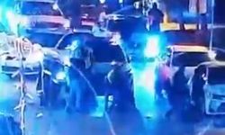 Polis, nefes almakta güçlük çeken sürücüyü, heimlich manevrasıyla kurtardı; o anlar kamerada