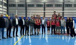 Sağlık çalışanları voleybol turnuvasında mücadele etti