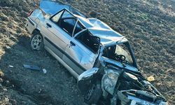 Şarampole devrilen otomobilde 2 yaralı