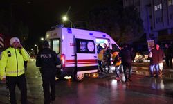 Servis minibüsü otomobille çarpıştı; 12 öğrenci hastaneye kontrole götürüldü