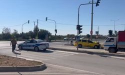 Silifke'de otomobil ile taksi çarpıştı: 1'i ağır 5 yaralı