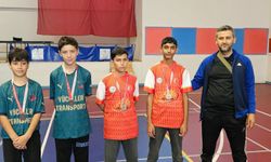 Sporcular badminton ve masa tenisi turnuvasında buluştu