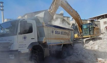 Biga Belediyesi’nin personel ve iş makineleri deprem bölgesinde