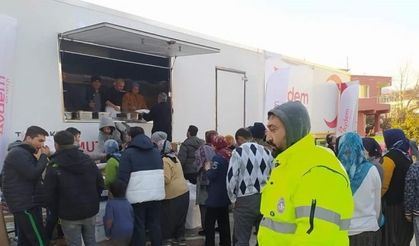Emet Belediyesi’nden Hatay’da bin 500 kişiye sıcak yemek