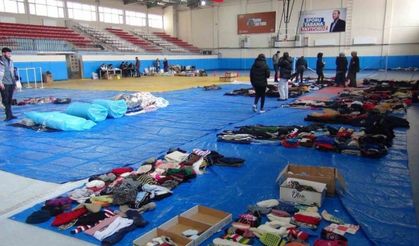 Kapalı spor salonu depremzedeler için ‘Sosyal Markete’ dönüştürüldü