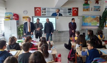 Milli Eğitim Müdürü Alparslan, depremzede öğrencileri ziyaret etti