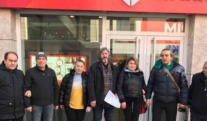 Zonguldak’ta gazeteciler depremzedelere nakdi yardımda bulundu