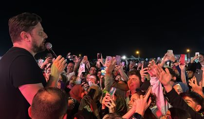 Ekin Uzunlar'dan Coşkulu Konser ve Aşk Açıklaması