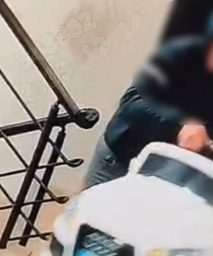 Apartmandan bisiklet ve akülü oyuncak araba çalan şüpheliler yakalandı