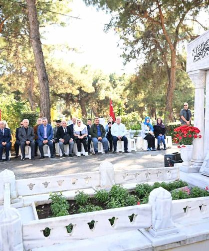 Dr. Burhanettin Onat kabri başında anıldı