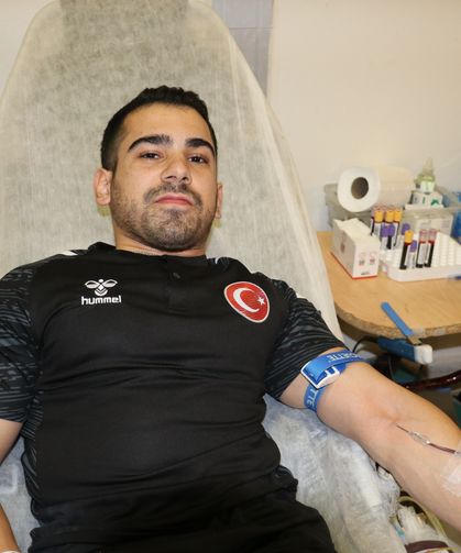 Milli sporculardan kan bağışı