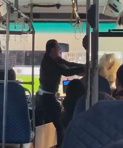 Otobüs şoförü ile kadın yolcunun kavgası kamerada