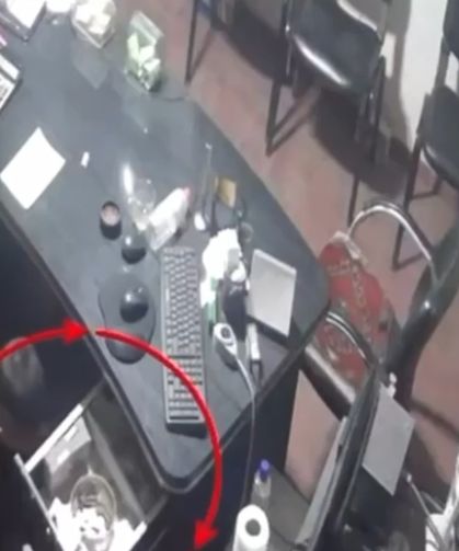 Sadaka kutusunu çalan şüpheli yakalandı; o anlar kamerada