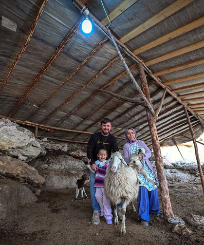 Güneş paneli desteği konargöçer Yörüklerin hayatını kolaylaştırıyor