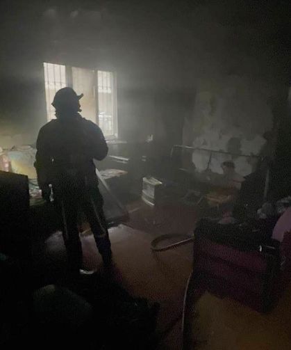 Yangında dairenin odası kullanılamaz hale geldi