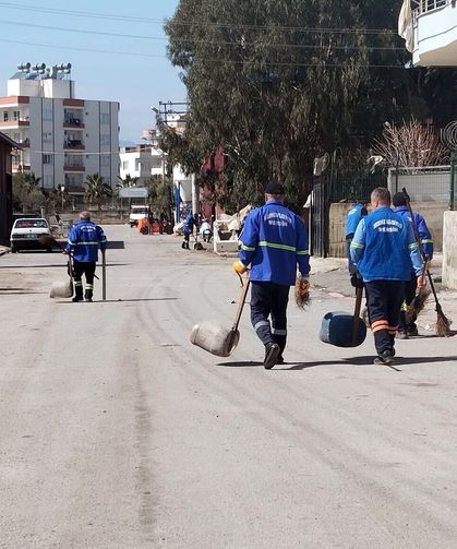 Mersin Akdeniz Belediyesi'nden ilçe genelinde yoğun temizlik mesaisi