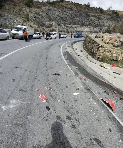 Alanya'da freni boşalan TIR, 2 otomobile çarptı: 1 ölü, 3 yaralı