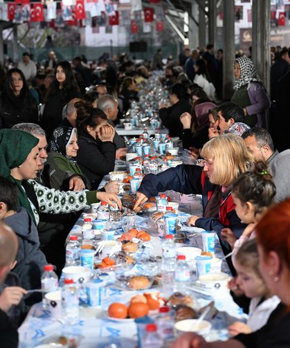 Başkan Seçer binlerce kişiyle iftar sofrasında buluştu