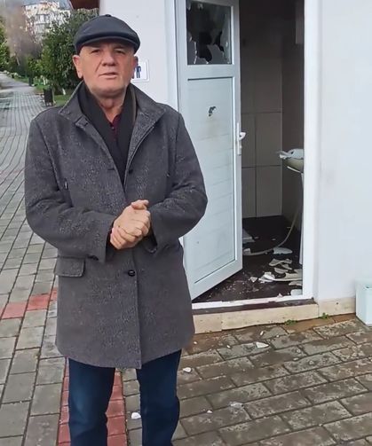 Bisikletli 3 çocuk otomobillerin lastiğini kesip, marketlerden hırsızlık yaptı