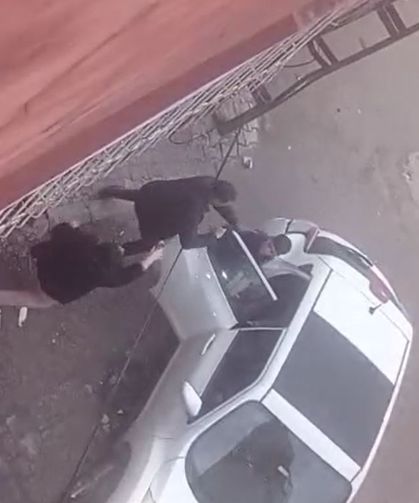 Eski eşini darbetti, 'kendimi savunurken parmağım kırıldı' diyerek şikayetçi oldu