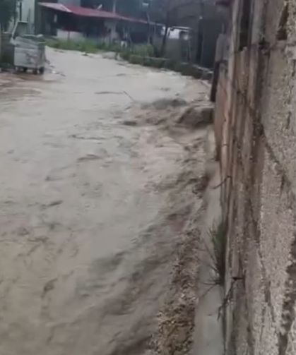 Hatay'da 3 gündür süren sağanak yağış sele yol açtı