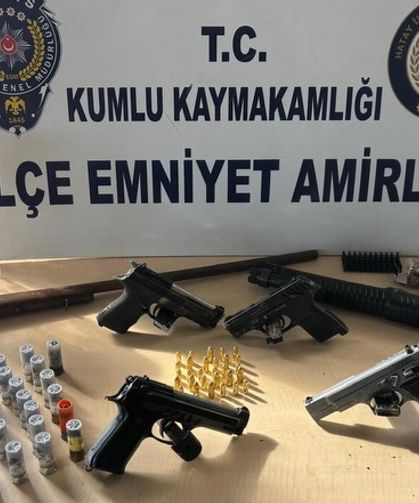 Hatay'da toprağa gömülü silahlar ele geçirildi