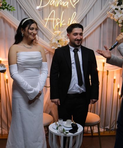 Kadınlar Lokali'nde nişan merasimi