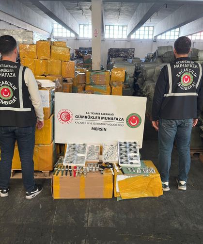 Mersin'de 116 bin 50 adet kaçak kol saati ele geçirildi