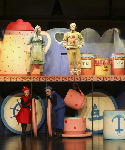 Mersin'de 50 bin çocuk tiyatro ile buluştu