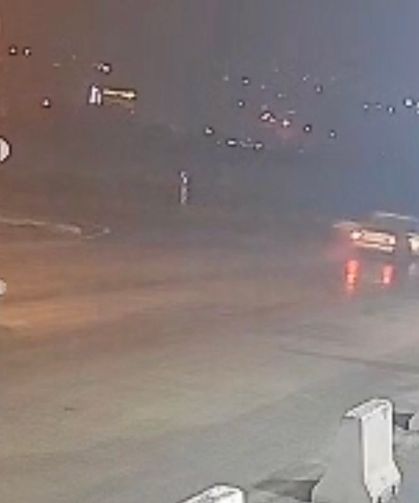 Otomobil ile kamyonetin çarpıştığı kaza kamerada: 2 yaralı