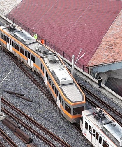 Adana'da metro vagonu seyir halindeyken raydan çıktı; kazada yaralanan olmadı