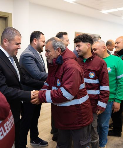 Başkan Tuncer, belediye personeliyle bayramlaştı