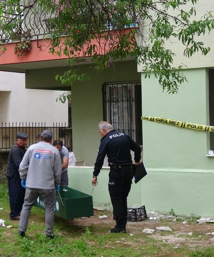 Evinde ölü bulundu