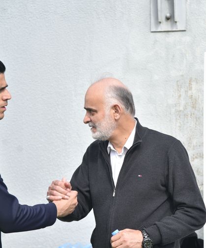 FIFA Başkanı Infantıno'nun izlediği maçta, İran Milli Takımı sahaya öldürülen çocukların fotoğraflarıyla çıktı (2)