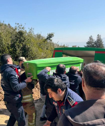 Harfiyat kamyonu uçuruma yuvarlandı, sürücü öldü